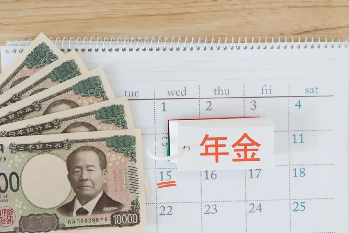 年金の見込み額を確認したら「月12万円」と想像より少なく驚きました…貯蓄も「300万円」しかない場合、50代からでも備えは間に合うのでしょうか？