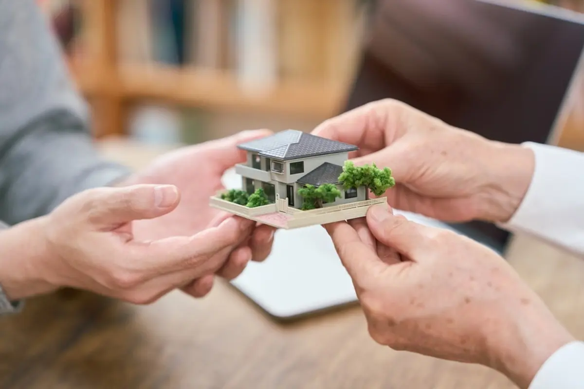 家賃を少しでも抑えたいです。UR賃貸住宅と公営住宅はどう違うのでしょうか？ 収入基準や入居条件を知りたいです