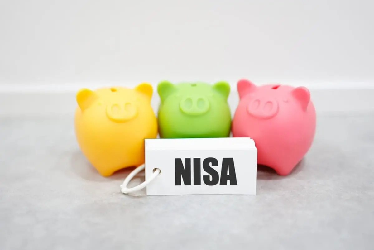 死亡した父に「NISAで700万円」の資産があると発覚！“利益が非課税”なら、相続にも税金はかかりませんか？「自分のNISA口座に移管」できるでしょうか？ 手続きもあわせ解説