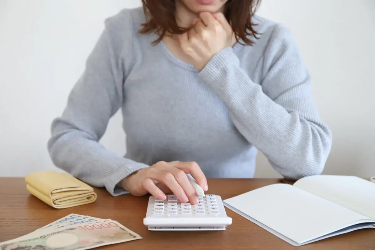 4月に就職した娘が「親の健康保険」で受診したら“7万円”返還請求!? 扶養外しが遅れると「過去の医療費」を返還させられることも…就職しても自動では外れない！ 正しい手続きと注意点