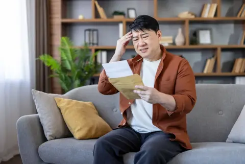 音信不通になり20年の父が“生活保護”を受けるらしく通知が…。娘の私に収入がある場合、余裕がなくても面倒をみなければならないのでしょうか？