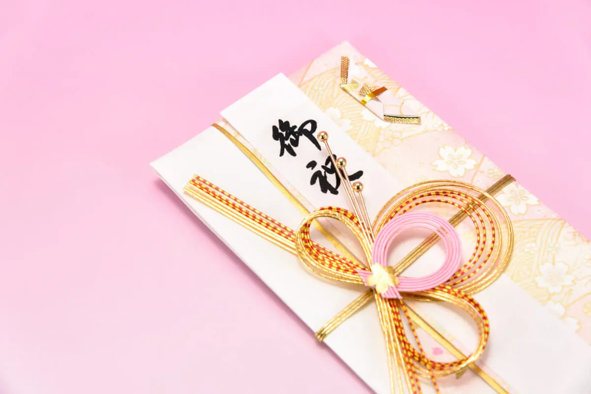 入学祝いに「3万円」包んだのに、親戚からは「5000円」だけ…“お祝いは気持ち”とはいえ、少なすぎではないですか？ 子どもの入学祝いの「本当の相場」を確認