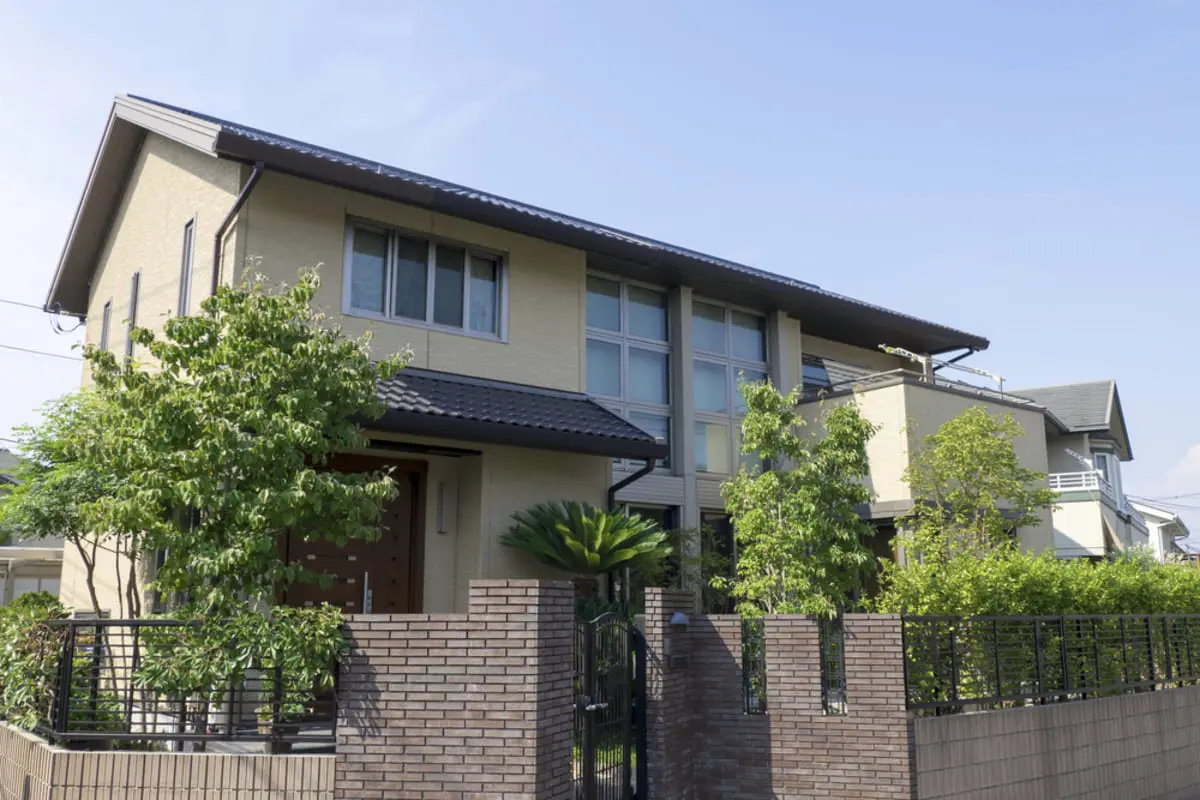 「実家の名義」が今も亡くなった祖父のままです。相続登記が済んでいない場合、2023年に相続した不動産でも「10万円以下の過料」の対象になるのでしょうか？