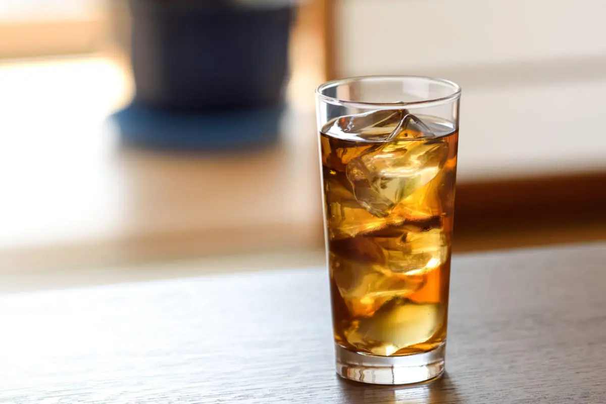 妊娠中の妻が外食で「ウーロン茶」を注文→飲んだら「ウーロンハイ」だったことが発覚！ 万一の場合“お店に補償”してもらえますか？ 事例から見るリアルな対応とは