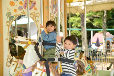 ママ友に「家族4人でUSJ行ったら20万円かかった」と聞き驚き！ 近場で「交通費・宿泊費」は高くないはずですが、最近は“気軽に行ける場所”ではないのでしょうか？