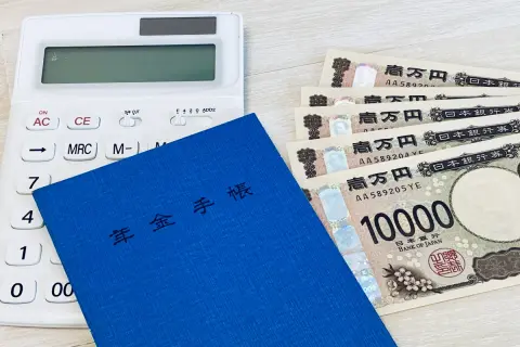 父が「年金を受け取りながら働くと損」と言って、仕事をセーブしています。年金制度の見直しでシニアも働きやすくなると聞きますが、損をしにくい働き方はあるのでしょうか？