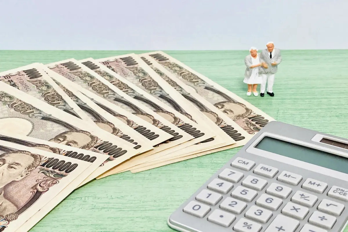定年後「月収50万→35万円」に下がり生活が苦しい！「高年齢雇用継続基本給付金の対象になる」と聞いたのですが、いくら支給されますか？ 条件や金額を確認