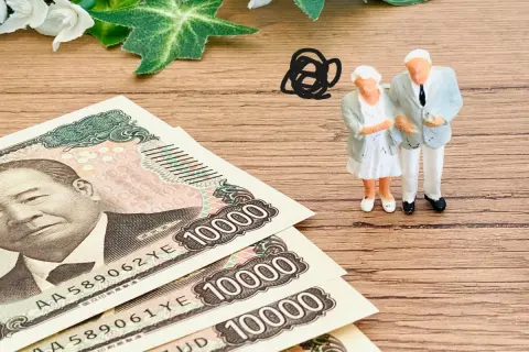 地方公務員は「退職金2000万円超」が当たり前!? 私は“民間企業”で退職金ナシですが、やはり公務員は「老後も安泰」なのですか？ 公務員の退職金額と“官民格差のリアル”とは