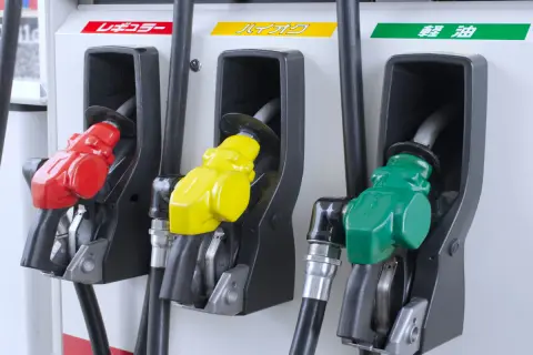 父が「リッター10円安いから」とハイオク指定の“クラウン”に「レギュラーガソリン」を入れていた！ 1回だけらしいけど、壊れないか心配です…。指定外給油がもたらす結果とは