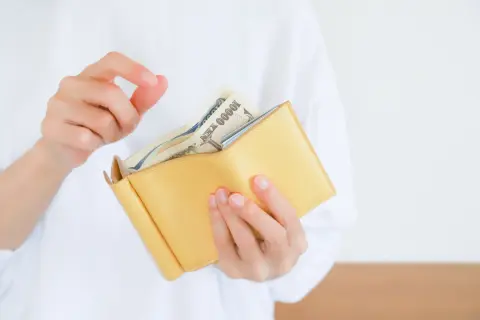 上京した娘に「月10万円仕送り」していますが、先日「生活費3万円足りない」と連絡が！ 大学生の“東京1人暮らし”ってそんなに高いんですか？「学生寮」なら安くて安心でしょうか？ コストを比較