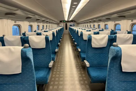 2026年秋“東海道新幹線”に「完全個室」が導入!? 2027年には「半個室」の予定も！ 料金は半個室でも“グリーン車の数倍以上”になる？ 気になる料金を試算