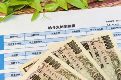 新卒から「月給24万→25万円」に増えたけど、手取りは“わずか数百円”しか増えずガッカリ…「昇給は1万円」なのに、何が引かれて少ないの？ 住民税の徴収ルールを確認