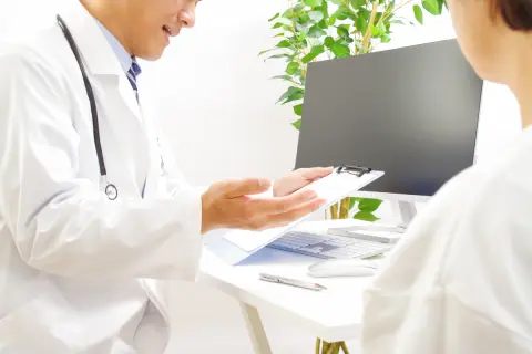 マイナ保険証なら「医療費30万円」でも、窓口で払うのは“8万円”だけ!? 40代「年収400万円」ですが、今後“自己負担上限額が増える”って本当ですか？ 制度の仕組みを解説