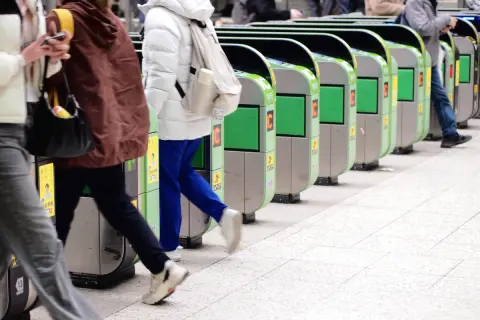 在来線の「通勤定期券」を“新幹線の乗車券”として使える!?「東京-宇都宮」は“自由席4600円”だけど、実際いくら安く乗れるでしょうか？ 注意点も確認