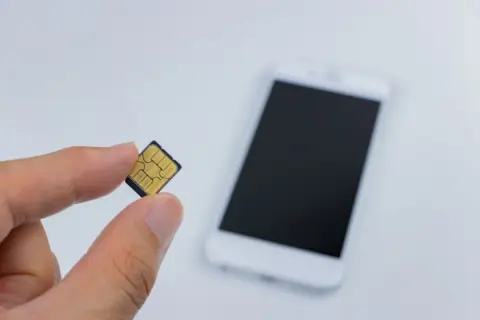 毎月のスマホ代が「6000円前後」かかっています。知人は「格安SIMならかなり下がる」と言いますが、データ容量が同じくらいでも月額はどれほど変わりますか？