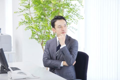 年収は「500万円」ですが、会社の将来性に不安があります。妻に「早めに転職した方がいいのでは？」と言われましたが、住宅ローン返済中に転職するのは危険なのでしょうか？