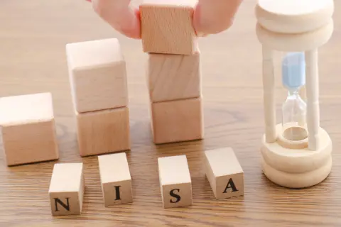 40代会社員ですが、老後資金づくりに出遅れた気がして焦っています。NISAに毎月「1万円」しか投資できなくても、将来の備えになりますか？