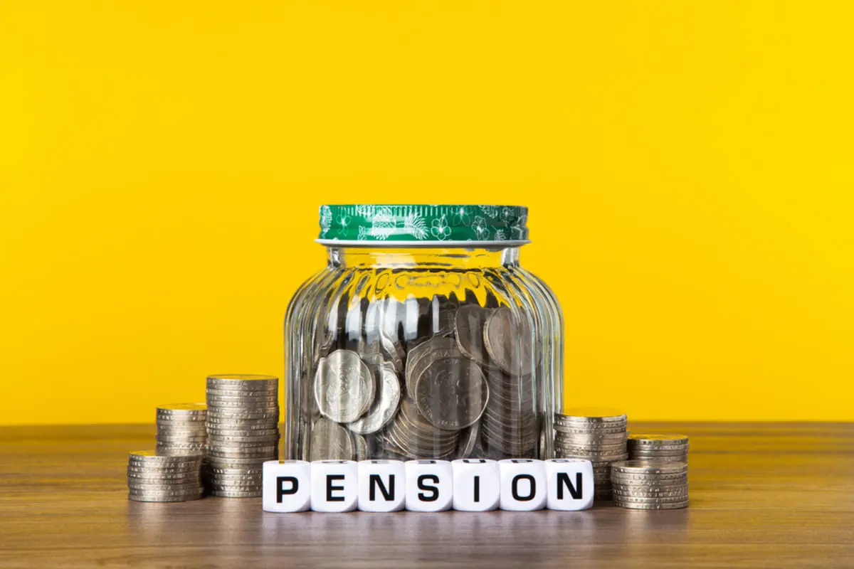 年金は「60歳から繰上げ受給」するのが“賢い選択”？ 手元に「3000万円」の運用資産があれば“減らない財布”が完成！ 実際どういう仕組み？ 取り崩しの「4％ルール」もあわせ解説