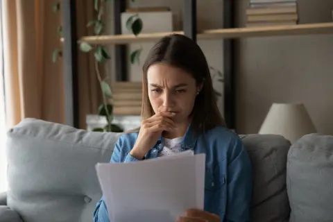 “独身の叔母”の死後、アパートから「退去費用50万円」を請求された！ 私は「貯金80万円」しかありませんが、親族なら“支払い義務”があるのでしょうか？ 確認ポイントを解説