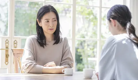社会人になった娘に「家にお金を入れてほしい」と伝えたら、不満そうにされました…。実家暮らしなら生活費を入れるのが普通ではないのでしょうか？