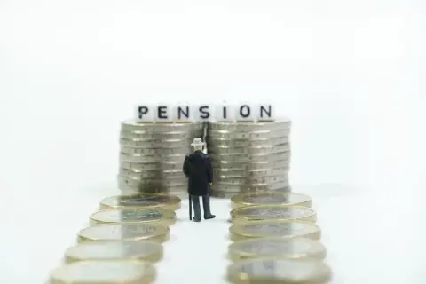 定年後「年金22万円」なら、夫婦で“余裕のある生活”ができると思ったのに…FPに「80歳で貯金なくなりますよ」と言われ衝撃！ 50代「年収700万円」の普通の会社員なのにナゼ!? 甘い見通しの落とし穴