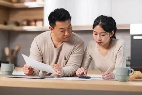 パートで「年収100万円」ですが、夫に「厚生年金に入れる働き方をして」と言われました。仮に年130万円稼いでも“社会保険料”など引かれて大損ですよね？ 夫が「社会保険加入」を勧めるワケ