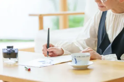 文房具好きの父が「昔は1万円台で買えた万年筆が、今は気軽に手を出しにくい」と話しています。昔と比べて万年筆は値上がりしているのでしょうか？
