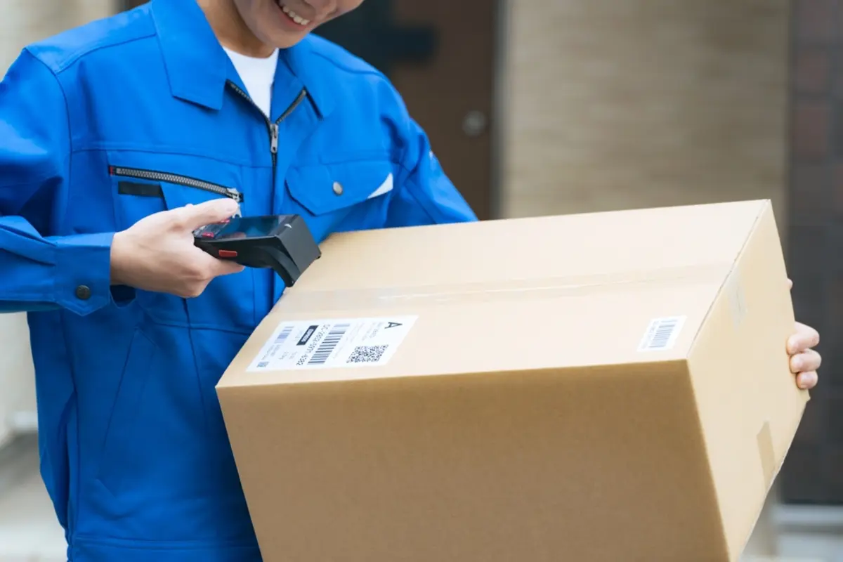 宅配便の「置き配」が指定場所以外に配達されたようで、荷物が見つかりません…。「配達完了」になっている場合でも、補償や再配達をお願いできるのでしょうか？