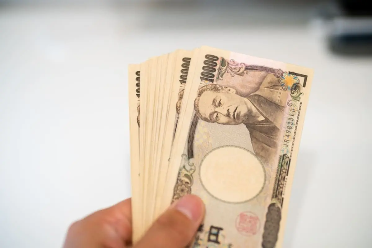 父から「認知症になる前に」と“毎月10万円”を手渡しで受け取ることに…税務署から「贈与税逃れ」のペナルティ対象と疑われないか心配ですが“手渡し”なら大丈夫ですか？ 注意点を解説