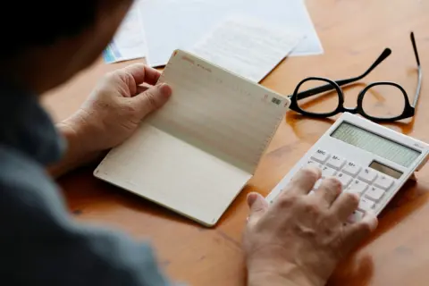定年退職し、退職金1500万円が振り込まれました。取りあえず普通預金に置いたままです…。このままだとやはりもったいないですか？