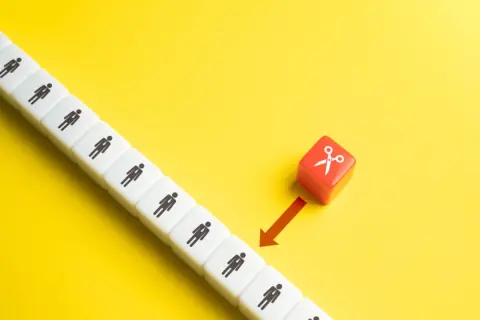 今年、年収が1000万円を超えそうです。税金や社会保険料がかなり増えると聞き、不安になっています。手取りは実際どれくらい減るのでしょうか？