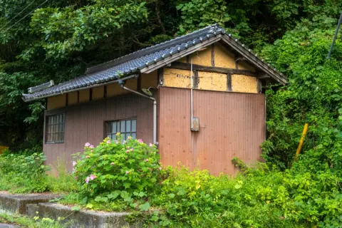 夫の実家が田舎にあり、相続が話題に！ 売れる見込みがなく、固定資産税などの負担も心配です。このような家でも資産になるのでしょうか？