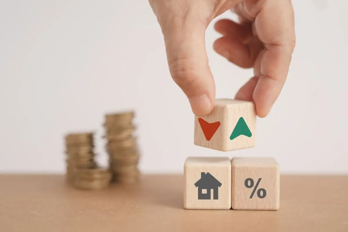 住宅ローン「3000万円」を“変動金利1％”で返済！ 金利が5年後“2％”になると、返済額は「アルファード1台分の差」になる!? 今後の“金利の見通し”も解説