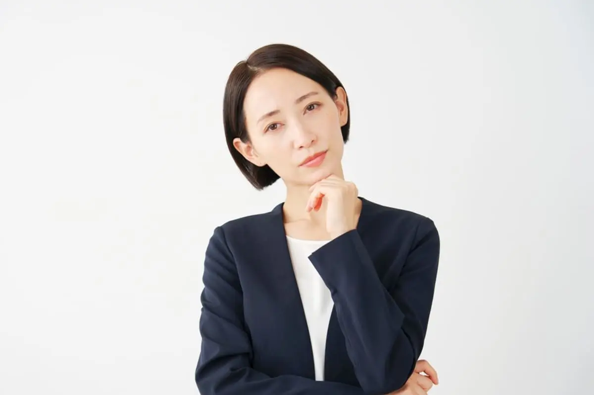 勤続20年で「月給25万円」ですが、今年の新卒は「初任給24万円」と聞きショック！ あまりに“不公平”でやる気が出ないのですが「今どきの初任給」って、こんなに高いんですか!? 世代別の賃金動向も確認