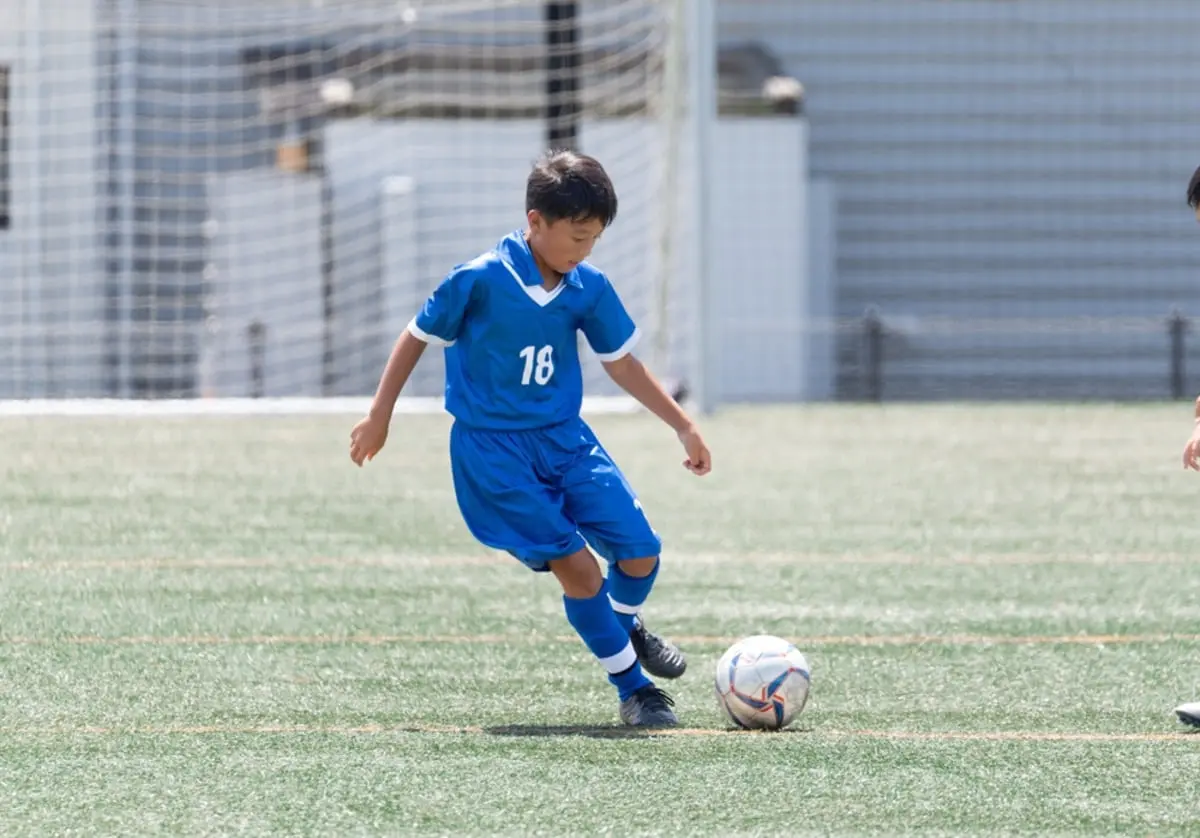 小4の息子の“サッカー合宿”が、1泊2日で「2万5000円」！ 宿泊先は「1泊6000円～」らしいですが、もしかして“ぼったくり”ですか？ スポーツの合宿ってこんなに高くて普通なんでしょうか？