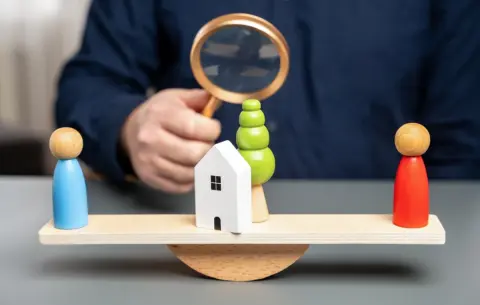 兄が「実家は自分が住むから相続したい」と言っています。土地の評価額は「3000万円」らしいのですが、妹の私は何も受け取れないのでしょうか？