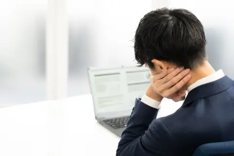 会社が「初任給」を引き上げるようですが、既存社員の給料は“据え置き”らしくモヤモヤしています…。新入社員に給料を追い越されることはあるのでしょうか？