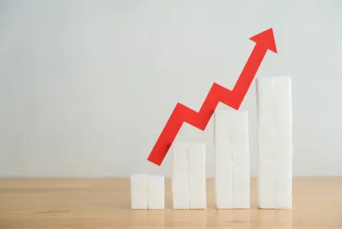 友人が「年収1000万円では富裕層とはいえない」と話していました。実際に“お金持ち”と呼べる年収や資産はいくらからなのでしょうか？