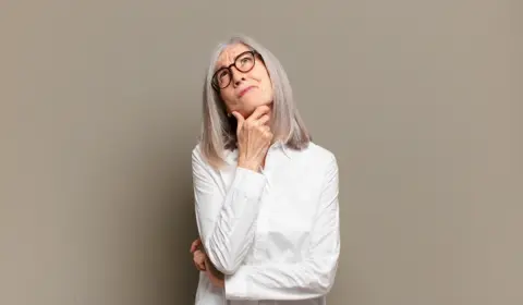 年金暮らしの73歳です。長年住んできた家の水回りや屋根が限界ですが、修理費を一括で出せません…。高齢者でもリフォームローンを組めるものなのでしょうか？