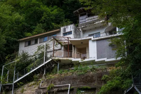 実家が空き家になったあとも、NHKから受信料の請求が届きます。住んでいなくても支払い義務は生じるのでしょうか？