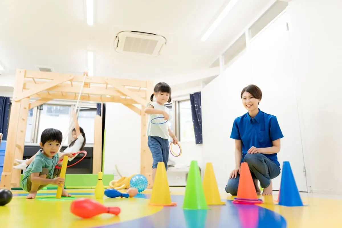 共働き「世帯年収1200万円」のわが家が、子どもを“幼稚園”に通わせた結果…無償化のはずが「月3万円」の請求が！ しかも「預かり保育が充実」なのに、春休み期間は実施なし!? 利用して感じた落とし穴