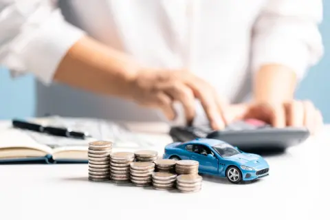 車のローン残り100万円ですが、支払いが厳しくなってきました…。返済額の見直しや借り換えはできるでしょうか？
