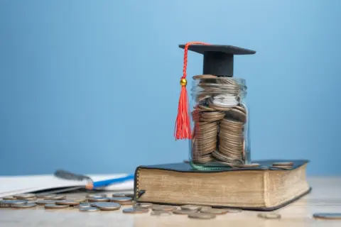 息子の「奨学金返済」を“支援”するため、毎月数万円仕送りしたいです。「総額110万円」以下なら“贈与”にはなりませんよね？他にも何か注意点はありますか？