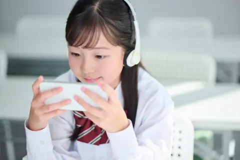 今どきの中学生はほぼiPhone？ 娘に「新品iPhoneじゃないと嫌」と言われました。新品のiPhoneを格安で手に入れる方法ってありますか？