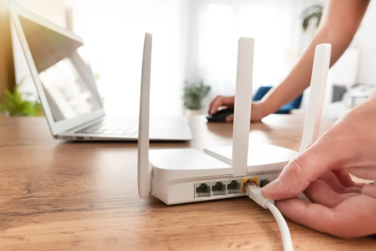 友人に「毎晩Wi-Fiルーターのコンセントを抜いてる」と聞きビックリ！「24時間付けっぱなし」より“節約になる”そうですが、不便じゃないですか？ 年間“数千円”なら意味はあるでしょうか？