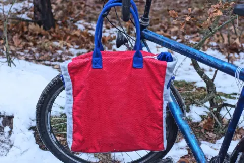 まとめ買いの帰り「自転車のハンドル」に“買い物袋”を下げて帰宅中、ママ友から「それ罰金1万円だよ」と指摘が！ 前カゴがいっぱいなら仕方ないですよね？「節約と安全」を両立する方法