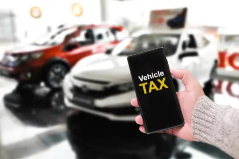 夫が中古車を買おうとしているのですが、「買う時期によって自動車税の負担感も変わる」と友人に言われたそう。購入価格だけでなく、タイミングまで気にしたほうがよいでしょうか？