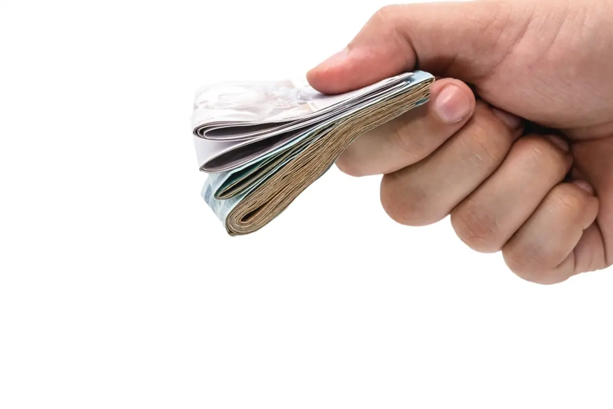 父から「相続でもめる前に渡しておきたい」と言われ、現金で「150万円」を手渡されました。その場でもらってしまったのですが、申告しないと問題になるのでしょうか？