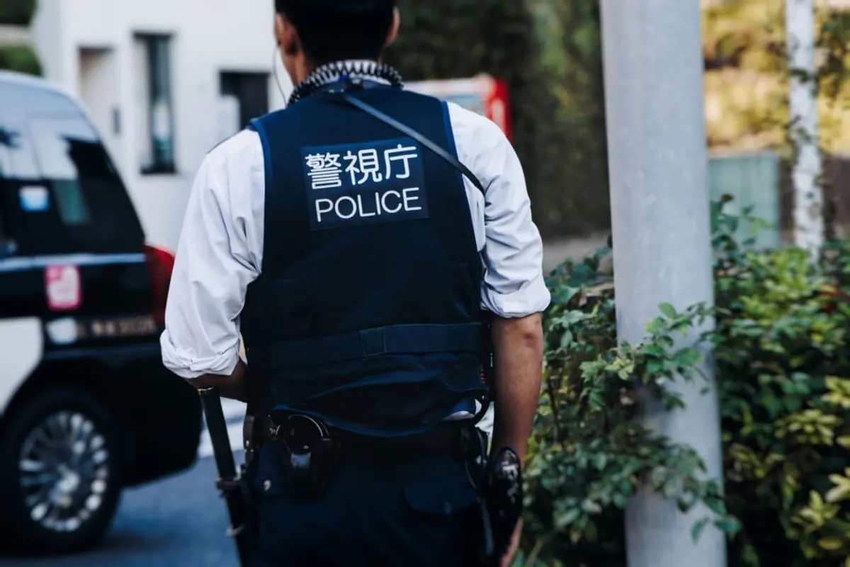 警察に「反則金6000円、この場で払ってください」と言われたら要注意!? 自転車の“青切符導入”で「ニセ警官による詐欺」が発生…警察の“正式手続き”との違いは？ 見分けるポイントを確認