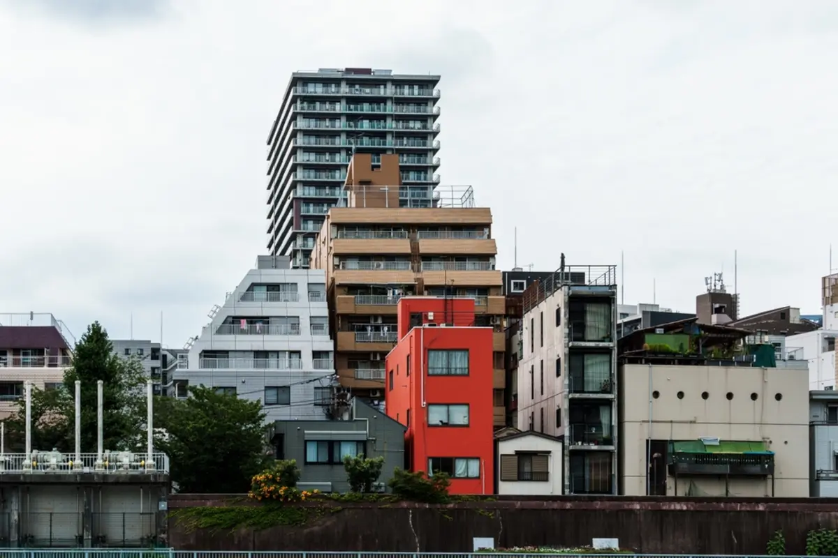 「市営住宅は低所得者向け」と思っていましたが、駐車場を見ると高そうな車も多いです。資産状況は関係ないのでしょうか？